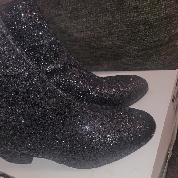 Boots - Picture 5 of 6